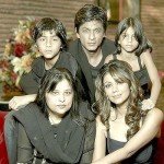 Shah Rukh Khan With His Sister, Wife And Children