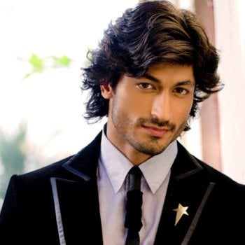 Vidyut Jammwal Age, Height, Girlfriend, Wife, Family, Biography & More »  StarsUnfolded