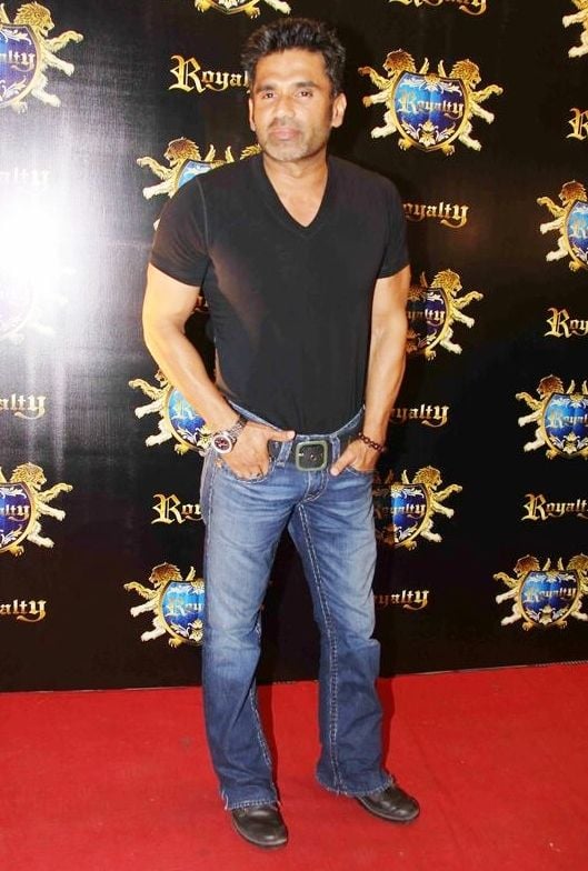 Suniel Shetty Height, Age, Wife, Family, Biography & More » StarsUnfolded