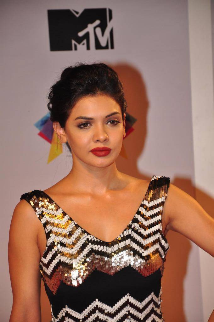 Sara Loren 