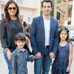 Ronit Roy with his family