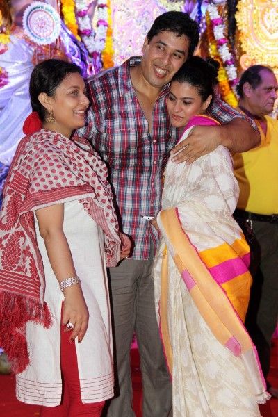 Samrat Mukherjee with his elder sister Sharbani and cousin elder sister Kajol