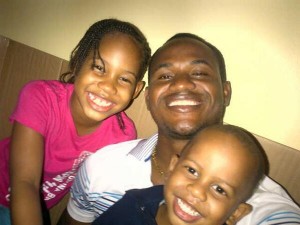 Marlon Samuels with his children