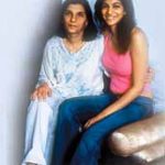Anushka Manchanda with her mother