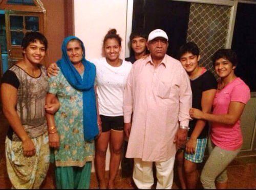 Mahavir Singh Phogat with his family