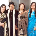Pankaj Udhas with his wife and daughter