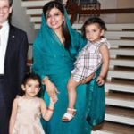 Hina Rabbani Khar with her daughters