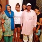 shobha-kaur-with-her-family