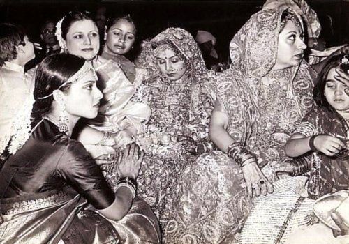 Rekha in Rishi Kapoor and Neetu Singh wedding wearing Sindoor