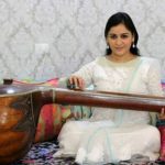 aparna-yadav-playing-veena