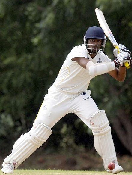 Abhinav Mukund batting