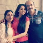 shalmalee-desai-with-her-parents