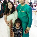 shaunak-vyas-with-his-wife-and-daughter