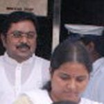 ttv-dhinakaran-with-his-wife