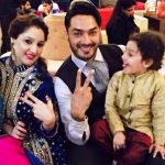 avinesh-rekhi-with-his-wife-and-son