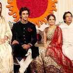 naina-bachchan-with-her-husband-and-parents