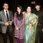 Raj Thackeray with his wife Sharmila, Son Amit, Daugher Urvashi