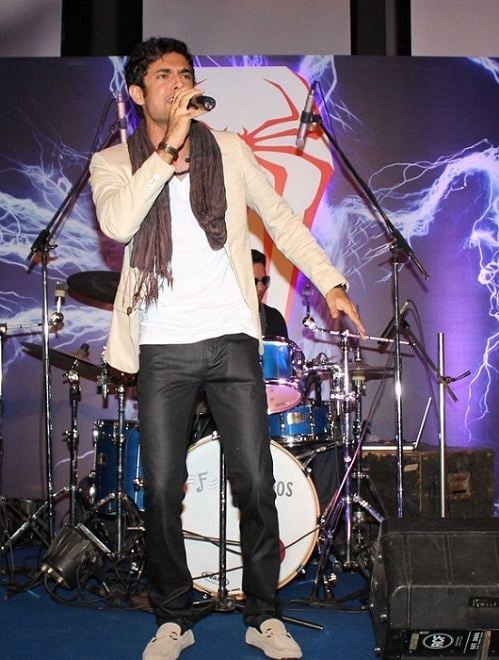 Sanam Puri performing at an event