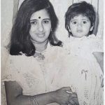 Sapna Bhavnani Childhood Picture with her Mother