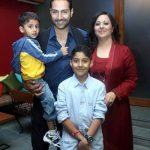 sudhanshu-pandey-with-his-wife-mona-and-sons