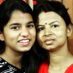 Maithili Thakur with her mother