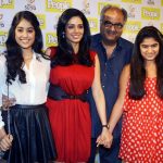 Boney Kapoor with wife Sridevi and daughters Jhanvi (left) and Khushi