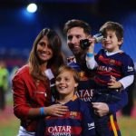 Antonella Roccuzzo and Messi with children