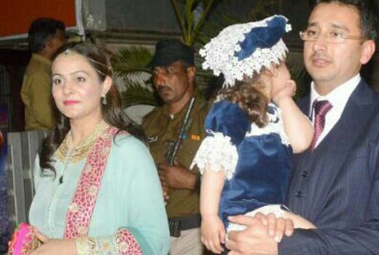 Jasmeet Insan with his wife and daughter