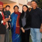 Jeev Milkha Singh With His Parents and Wife