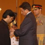 Shehzad Roy being honoured with the Sitara-e-Eisar by the President of Pakistan in 2006