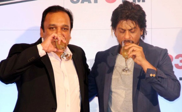 Shahrukh Khan Drinking