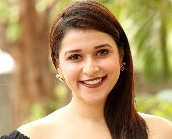 Mannara Chopra (Bigg Boss) Height, Age, Family, Biography & More »  StarsUnfolded