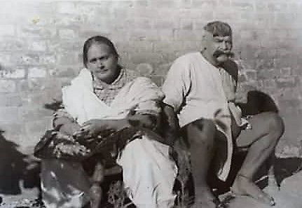 Gama Pehalwan With His Wife Wazeer Begum