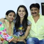 Jheel Mehta with her parents