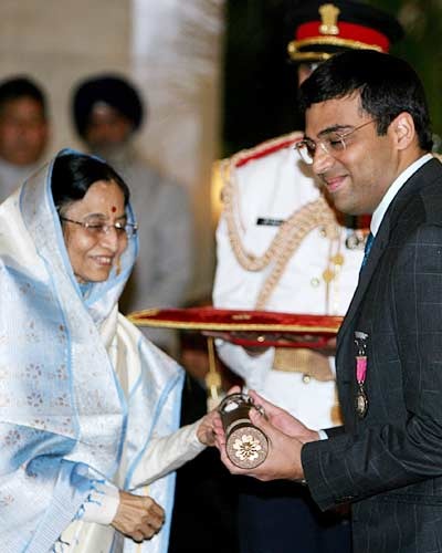 Viswanathan Anand Wiki, Age, Biography, Wife, Family, Awards and  Achievements - Hoistore