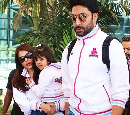 Aaradhya Bachchan with her parents 