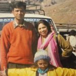Shruti Sinha with her parents (Childhood Picture)