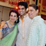 Deepak Kochhar With His Son Arjun (Center) and Wife Chanda Kochhar