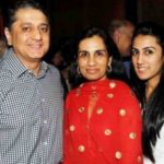 Deepak Kochhar With His Daughter Aarti (Extreme Right) and Wife Chanda Kochhar