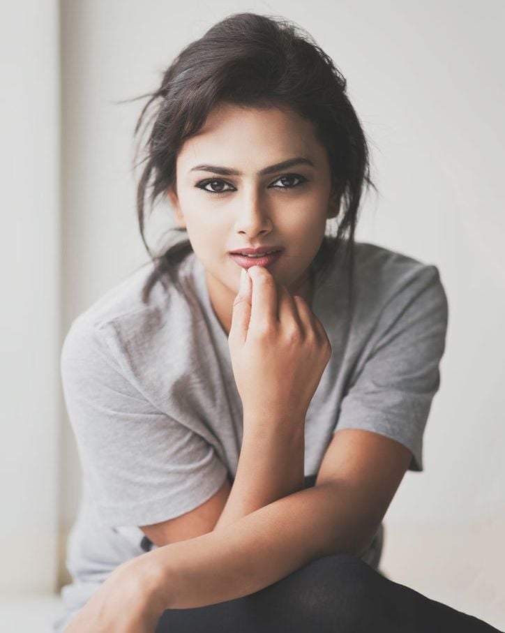 Shraddha Srinath Age, Height, Weight, Family, Biography, Facts & More