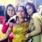 Tania Khanna with her mother Mamta Khanna and sister Nidhi Khanna