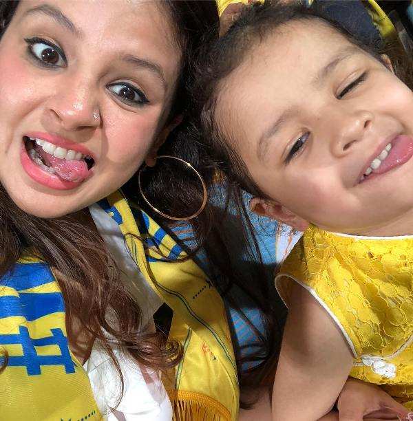 Ziva Dhoni Doing Masti In Stadium With Her Mother