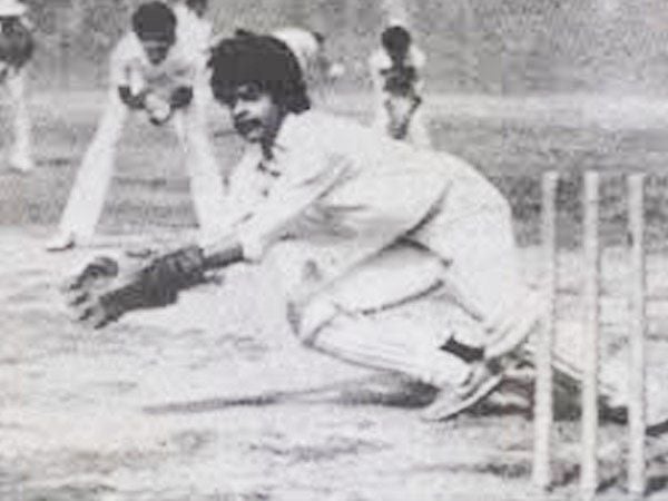 Shah Rukh Khan Playing Cricket In His Younger Days