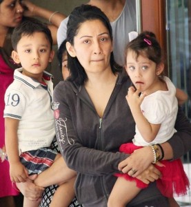 Sanjay Dutt's wife Manyata with their children Shahraan and Iqra