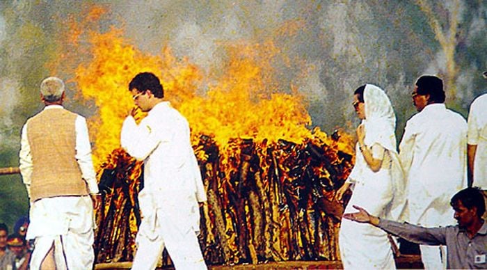 Rahul Gandhi burning the pyre of his father