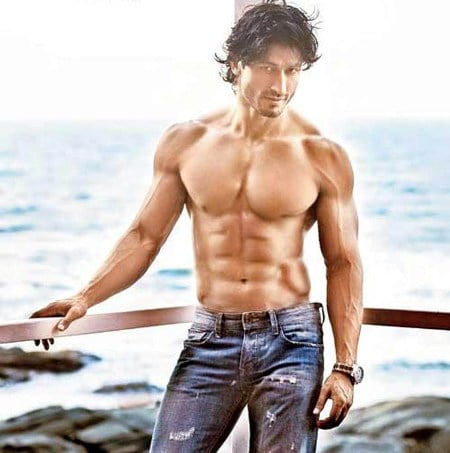 Vidyut Jammwal Age, Height, Girlfriend, Wife, Family, Biography & More