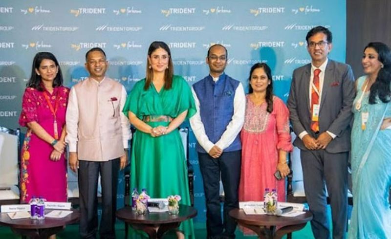 Kareena Kapoor, along with the Chairman of Trident Group Rajinder Gupta (second from the left) and Senior Management of Trident Group, at the event at Andaz, Aerocity, New Delhi
