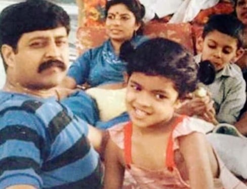 A childhood picture of Priyanka Chopra with her parents