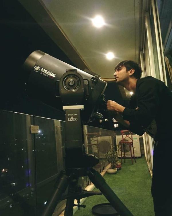 Sushant Singh Rajput With His Telescope