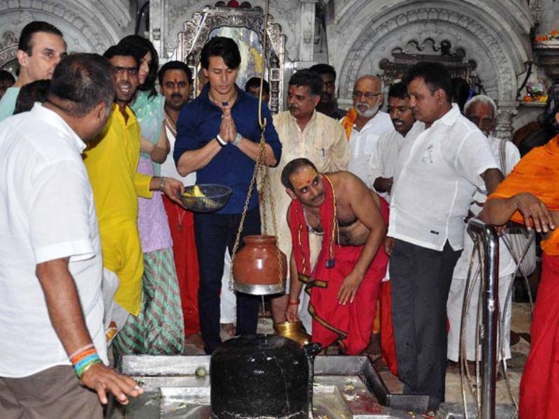 Tiger Shroff Seeking Blessings of Lord Shiva